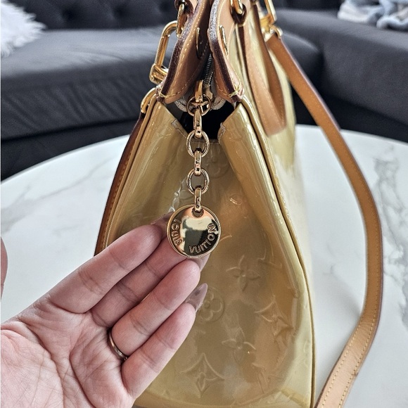 Louis Vuitton Monogram Vernis Brea MM - Picture 5 of 13